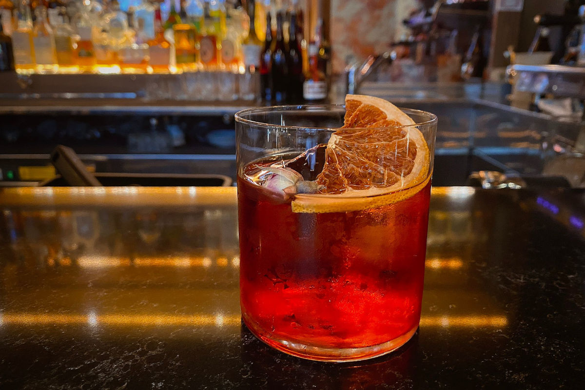 Una versione speciale del Negroni studiata per la Negroni Week dal bar manager Gianluca Storchi del Giulia Restaurant di Roma 